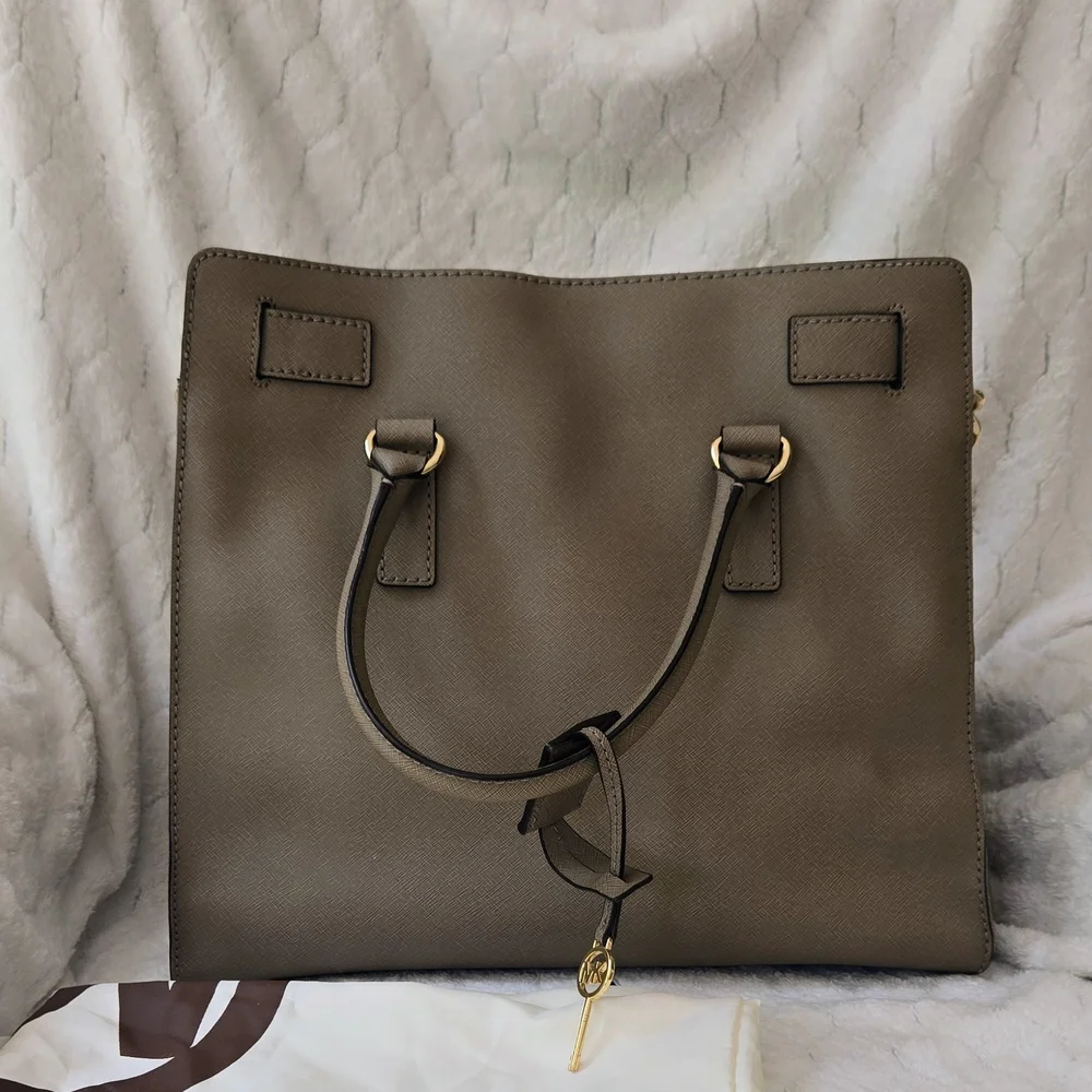 Michael Kors Tan Tote Bag Goldtone  Chain - Picture 3 of 10